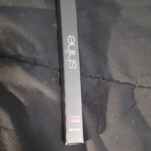 5/$20**Shine Brow Wand In Fortify